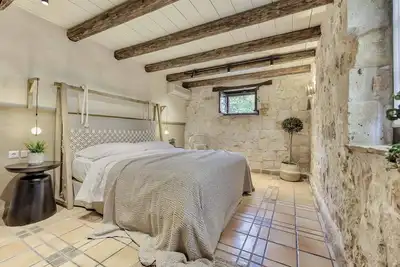 Image de Villa en pierre de trois chambres avec piscine privée à 300m de la plage