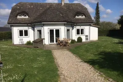 Image de Maison en bois de 160 m² pour 10 à 12 pers à deux pas de la mer.