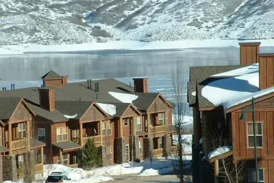 Image de Belle Parc City- Deer Crest Ski Condo avec de montagne et de l'eau Vues!