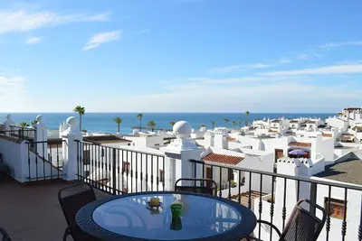 Image de En bord de mer, grande terrasse, vues sur mer