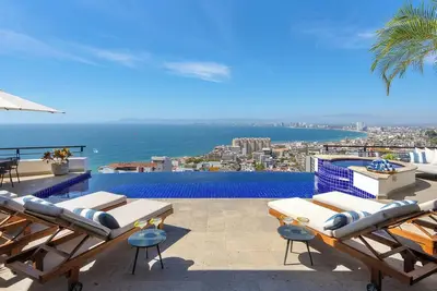 Image de Villa Ventana 7 chambres - 11, 000 Sq / Ft - Personnel et chef inclus - Walk to Town