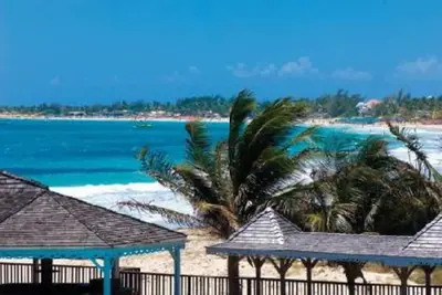 Image de Studio grand standing tout confort sur la baie Orientale à prix très abordable