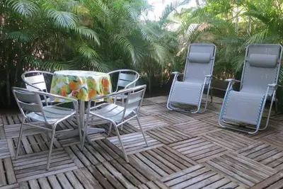 Image de Appartement avec tres belle terrasse et petit jardin privatif à seulement 150m de la plage