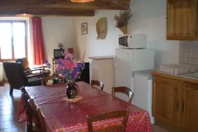 Image de Gîte classé 2 étoiles avec vue panoramique sur les monts du Morvan.