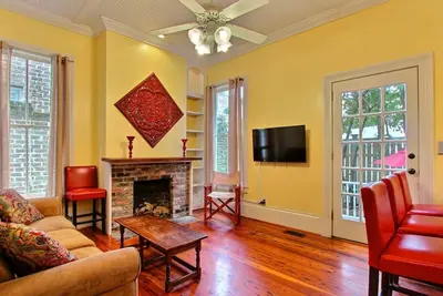 Image de Reposez-vous bien avec Southern Belle Location de vacances dans le quartier historique de Savannah