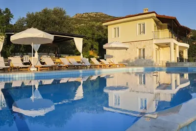 Image de Villa isolée de luxe avec cinq chambres, piscine chauffée, jacuzzi, vue imprenable