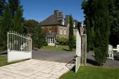 Image de Château français situé dans le petit village rural de Hambye dans la Manche