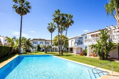 Image de Complexe résidentiel privé Avec Piscine privée à partager