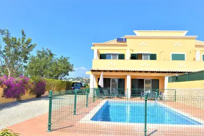 Image de Villa  4  chambres Piscine privé  près  Quinta do Lago \/ Vilamoura Quartier calm