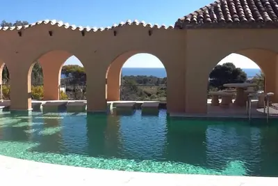 Image de Impressionnante villa récemment rénovée à un niveau élevé