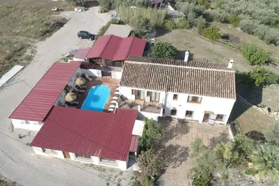Image de 18 couchages, WiFi, situé entre plage et montagnes, Idéal pour famille et groupe
