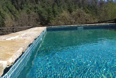 Image de Maison de campagne dans les Pyrénées catalanes, environnement privilégié en pleine nature et détente