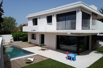 Image de Superbe maison entre mer et calanque avec piscine