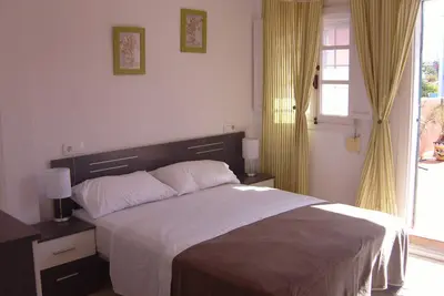 Image de Belle chambre double avec chambres vélo et plongée