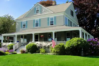Image de Vues panoramiques rapides; porche enveloppant tranquille; à pied de la plage et des commerces