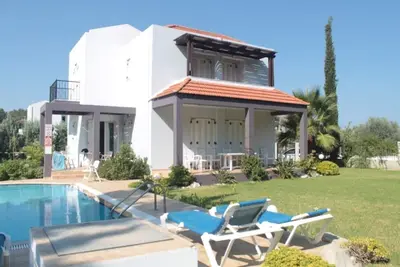 Image de Villa neuve, de luxe, moderne, spacieuse, avec piscine privée