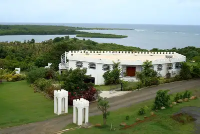 Image de «Château sur la mer»: Villa Exécutive, 3 Br - W / Sh. bassin