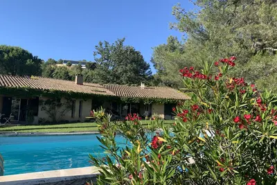 Image de Grande villa 5 ch, piscine, tennis, clim, 10minutes   centre Aix en Provence.