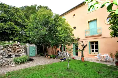 Image de Maison *** de caractère avec jardin bien, équipée, au calme proche centre ville
