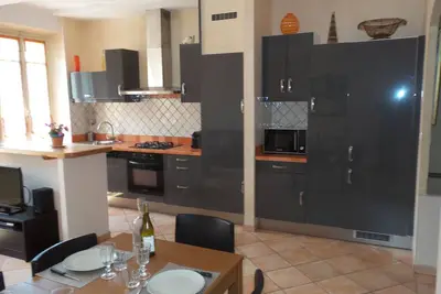 Image de Spacieux logement au pied de la Cité Médiévale labellisé 3 clés