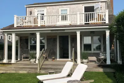 Image de En front de mer, immaculée, chalet luxueux. Superbe lever de soleil de chaque fenêtre.