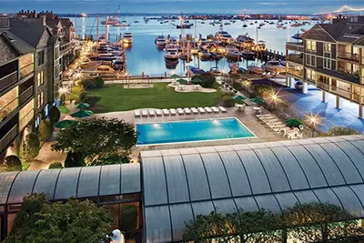 Image de 4 juillet Surplombant Newport Harbour (Pourquoi rester à Newport et ne pas voir l'eau?)