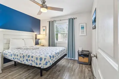 Image de Récemment rénové condo 2 chambres à quelques pas de la plage.