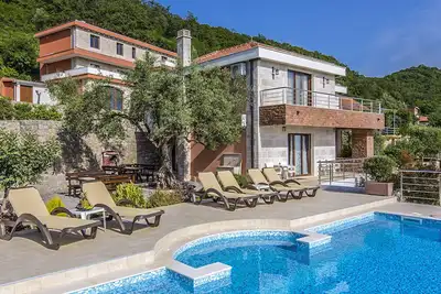 Image de Villa de luxe Svinjista Ă Budva.
