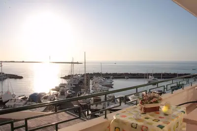 Image de Appartement en bord de mer dans le centre de Gallipoli. 3 Matrim + 3 salles de bain