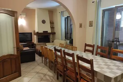 Image de Appartement indépendant sur la mer jusqu'à 15 places, moderne, finement meublé