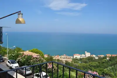 Image de B & B \"Lumière de l'Orient\" donnant sur la Costa dei Trabocchi avec salle de bain