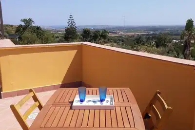 Image de Villa entourée de verdure à deux pas du château Eurialo