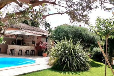 Image de Villa climatisée à 5 minutes du centre ville d'Avignon, Piscine privée.
