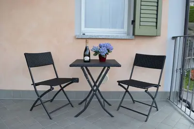Image de Appartement de 2 pièces avec une grande terrasse surplombant le lac Majeur