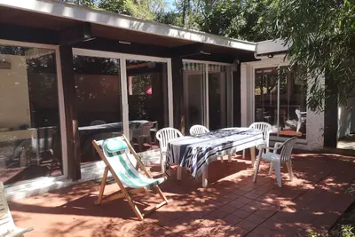 Image de Villa De La Pointe Du Cap, Idealement Placee.