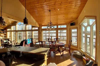 Image de Grande maison haut de gamme au bord du lac - à l'extérieur de Parks Hwy, à mi-chemin entre Anchorage et Denali