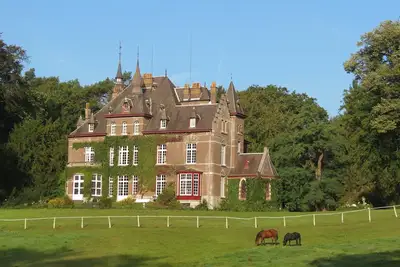 Image de Swimming Pool and Sauna, charming house in castle outbuilding, Villers-la-Ville