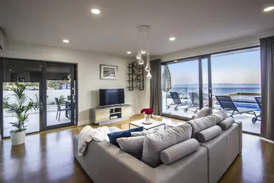 Image de Villa New Mountainside w piscine chauffée + Superbe vue sur la mer