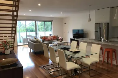 Image de Luxueuse maison de ville 2br 2. 5bath