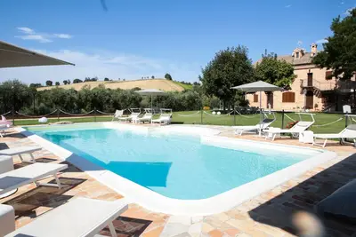 Villa Pedossa, Il Grano, app dans villa avec piscine à 7 km de Senigallia, Marches
