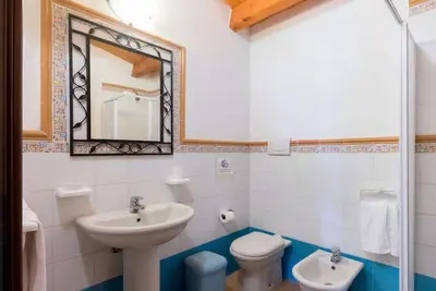 Image de Villa pour 8/10 personnes, vue sur la mer, 4 chambres à coucher, 2 salles de bain, grand jardin privé