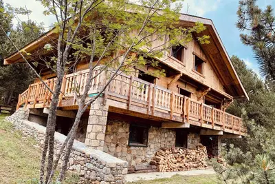 Image de Chalet De Standing De 180m2 Aux Angles -terrain🌲-Billard 🎱salle ciné 🎥🍿