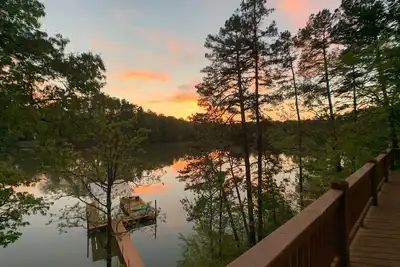 Image de Bord de l'eau - 7 Bdrm / 5. 5 étapes de bain maison du lac