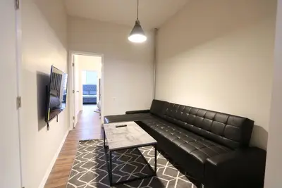 Image de Designer 2 Bedroom Heart of Bushwick 15min to Nyc