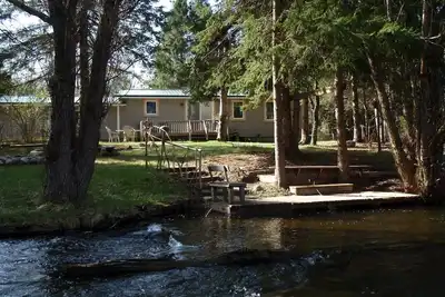 Image de Charmant lodge comme cabine sur le ruisseau du ruban bleu près des sentiers de motoneige et de motoneige