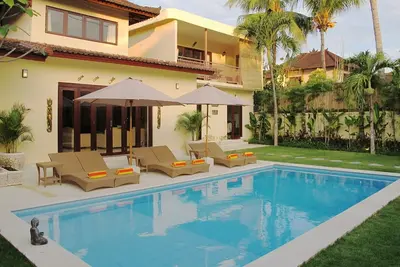 Image de Aisha, Villa 10 chambres, Meilleur emplacement central, Seminyak