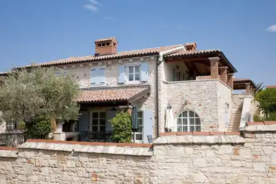 Image de Elégante maison en pierre avec piscine dans un village tranquille près de Porec