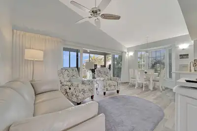 Image de Très agréable et confortable avec une vue magnifique sur le golfe dans le complexe, A3724b
