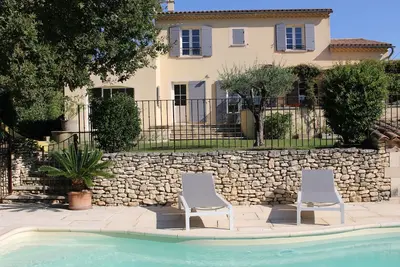 Image de Maison moderne climatisée avec piscine sécurisée en Drôme provençale