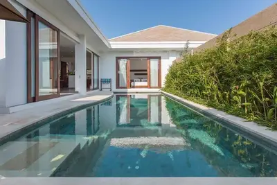Image de Villa Tropicale Moderne proche d'une plage et de tout